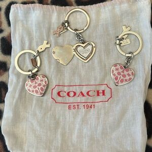 🛑 SOLDOUT 🛑 Coach Pink and Silver Heart Key chain